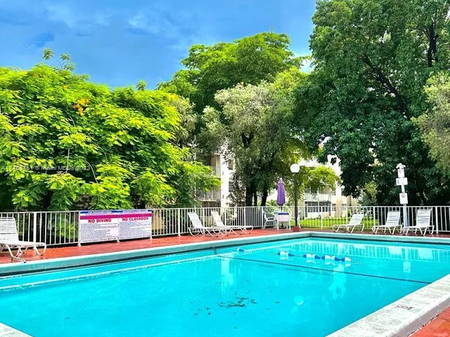 8511 NW 8th St # 5, Miami FL 33126