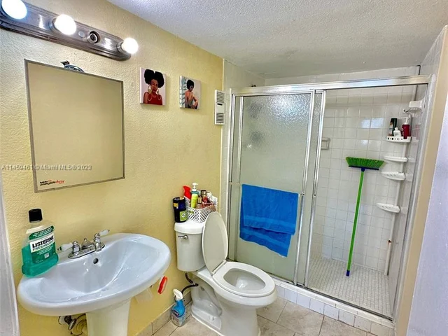 8511 NW 8th St # 5, Miami FL 33126