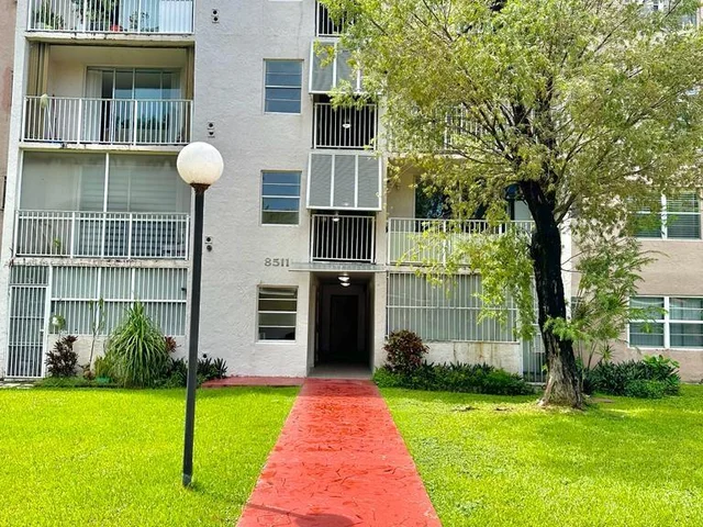 8511 NW 8th St # 5, Miami FL 33126