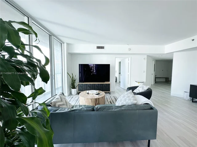 55 SE 6th St # 1601, Miami FL 33131