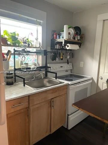 609 N M St, Lake Worth FL 33460