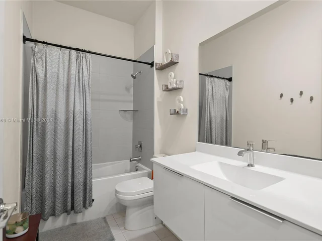 10450 NW 67th St, Doral FL 33178