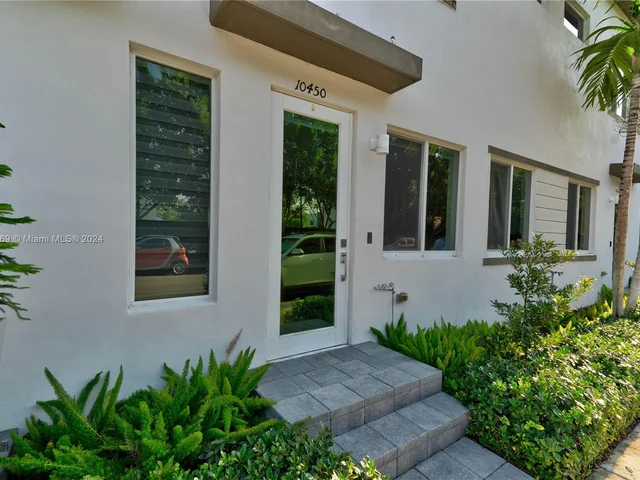 10450 NW 67th St, Doral FL 33178