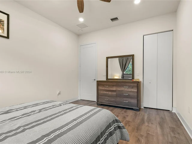 10450 NW 67th St, Doral FL 33178