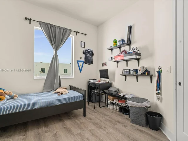 10450 NW 67th St, Doral FL 33178