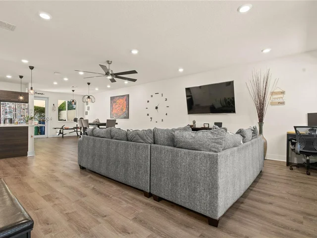 10450 NW 67th St, Doral FL 33178