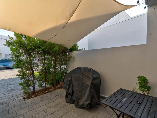 10450 NW 67th St, Doral FL 33178