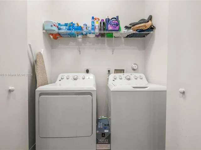 10450 NW 67th St, Doral FL 33178