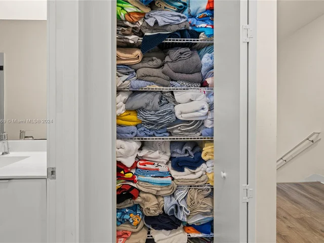 10450 NW 67th St, Doral FL 33178