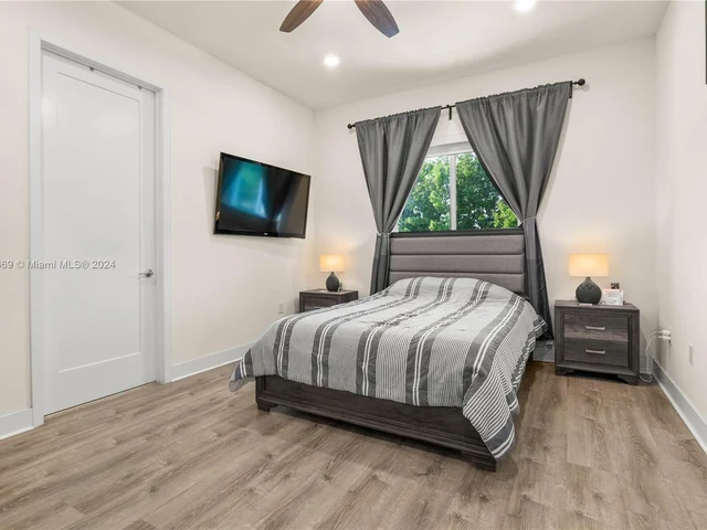 10450 NW 67th St, Doral FL 33178