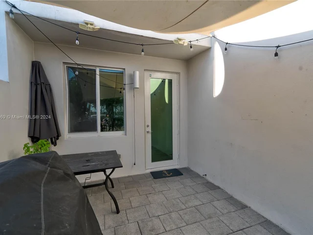 10450 NW 67th St, Doral FL 33178