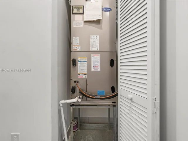 10450 NW 67th St, Doral FL 33178