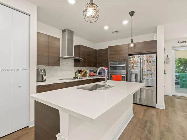 10450 NW 67th St, Doral FL 33178