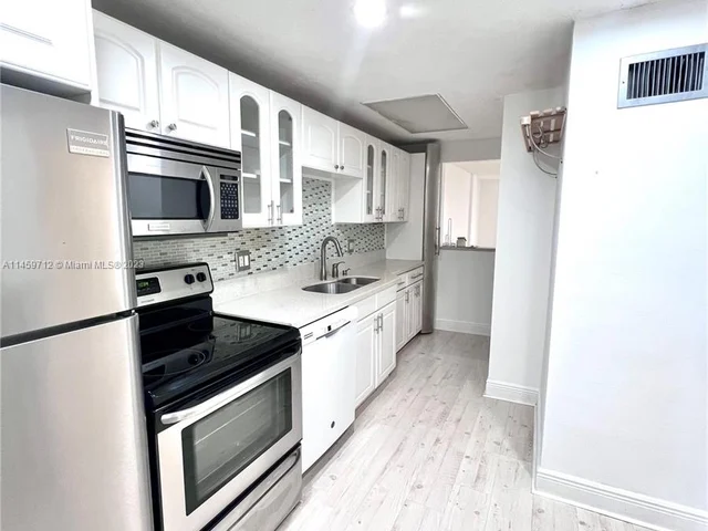 3660 NE 166th St # 405, North Miami Beach FL 33160