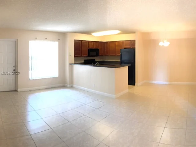 7680 Westwood Dr # 811, Tamarac FL 33321