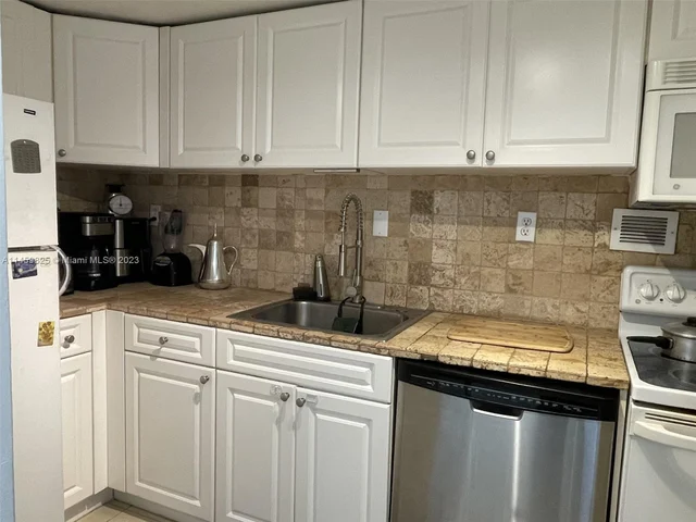 1000 West Ave # 330, Miami Beach FL 33139