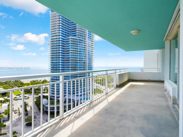 400 S Pointe Dr # 2010, Miami Beach FL 33139