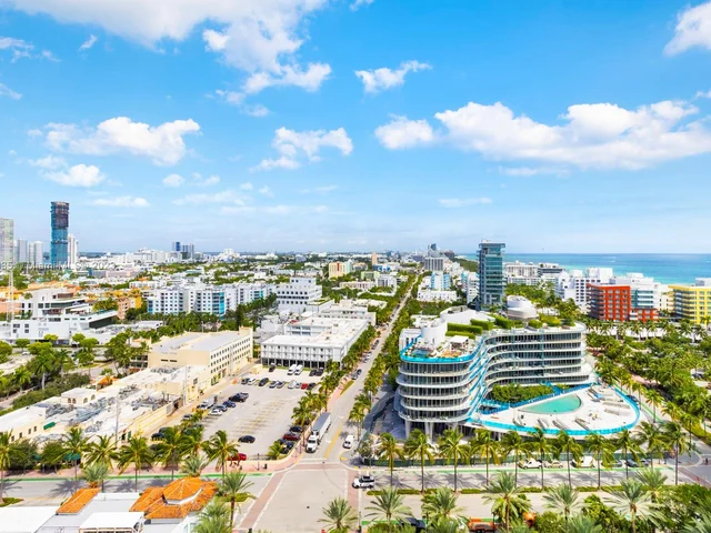 400 S Pointe Dr # 2010, Miami Beach FL 33139