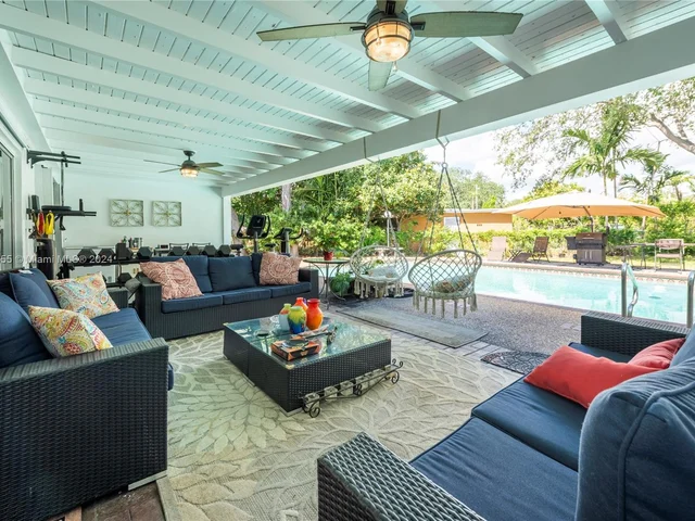 14600 N Spur Dr, Miami FL 33161