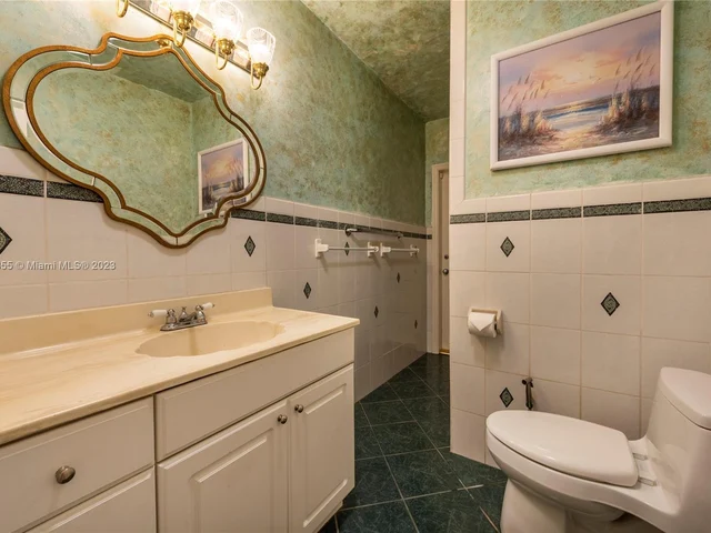 14600 N Spur Dr, Miami FL 33161