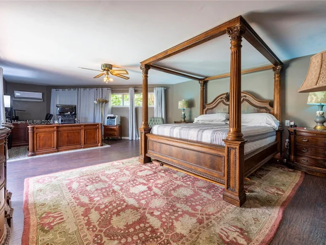 14600 N Spur Dr, Miami FL 33161