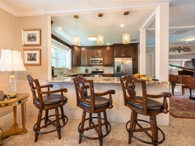 14600 N Spur Dr, Miami FL 33161