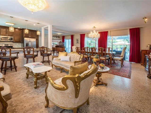 14600 N Spur Dr, Miami FL 33161