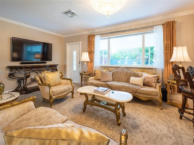 14600 N Spur Dr, Miami FL 33161