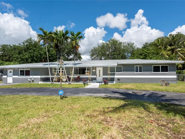 14600 N Spur Dr, Miami FL 33161