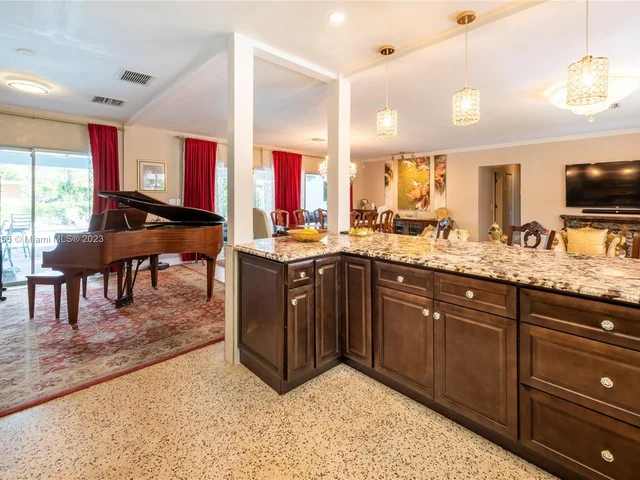 14600 N Spur Dr, Miami FL 33161