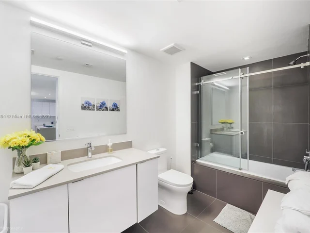 1600 NE 1st Ave # 2018, Miami FL 33132