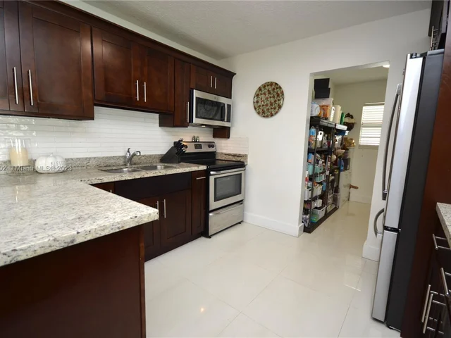 1339 W 83rd St, Hialeah FL 33014