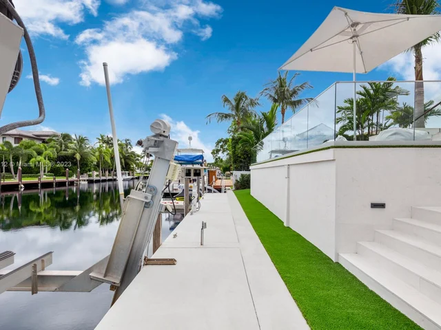 6819 Sunrise pl, Coral Gables FL 33133