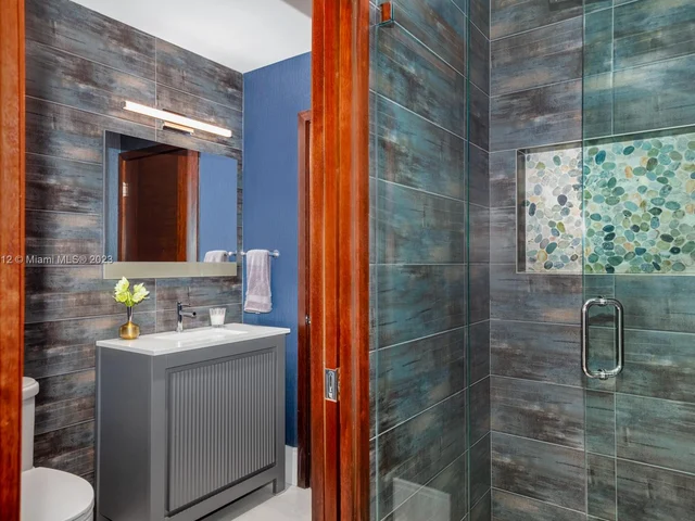 6819 Sunrise pl, Coral Gables FL 33133