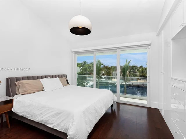 6819 Sunrise pl, Coral Gables FL 33133