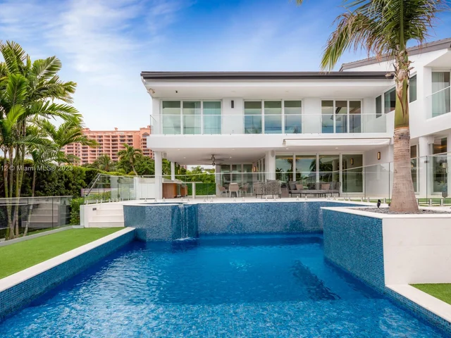 6819 Sunrise pl, Coral Gables FL 33133