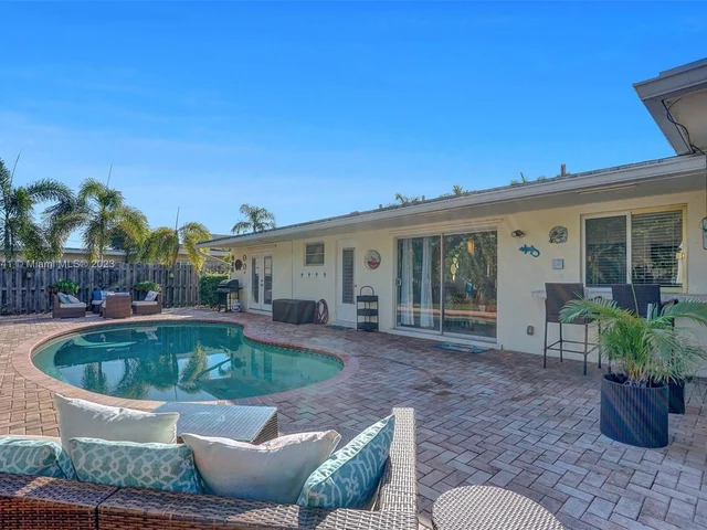 2211 NE 61st Ct, Fort Lauderdale FL 33308