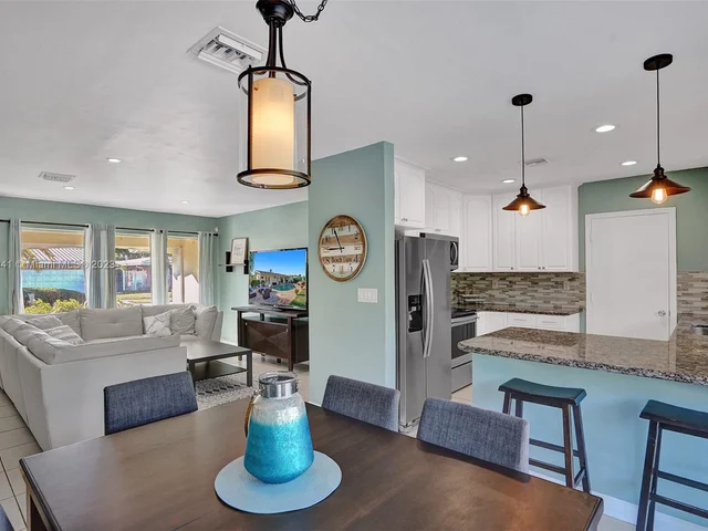 2211 NE 61st Ct, Fort Lauderdale FL 33308