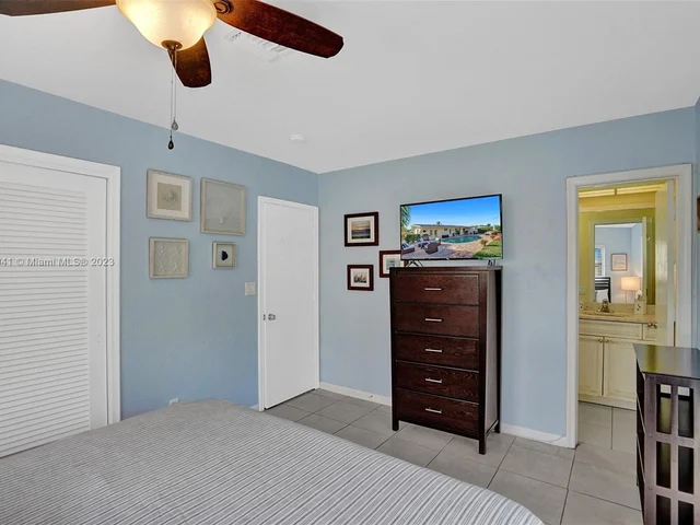 2211 NE 61st Ct, Fort Lauderdale FL 33308