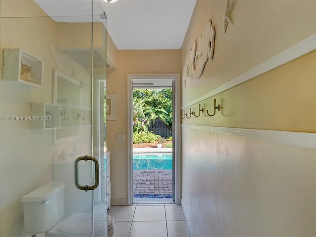 2211 NE 61st Ct, Fort Lauderdale FL 33308