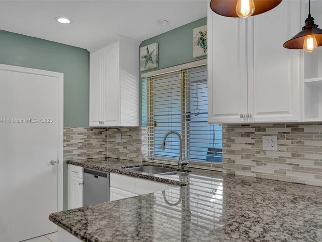 2211 NE 61st Ct, Fort Lauderdale FL 33308