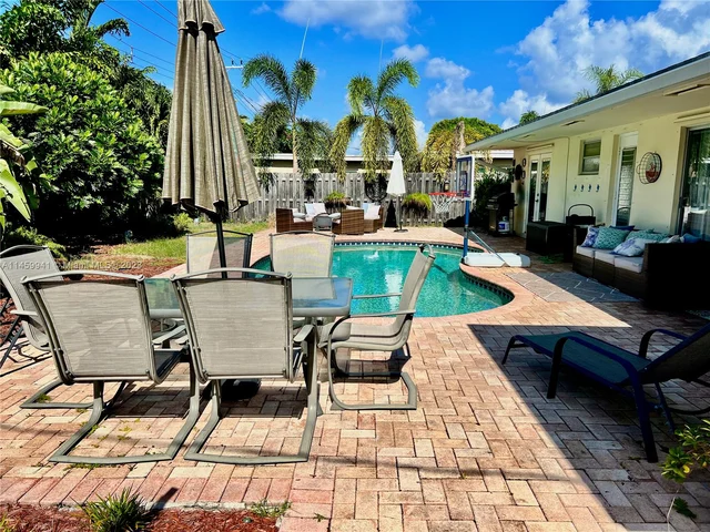 2211 NE 61st Ct, Fort Lauderdale FL 33308