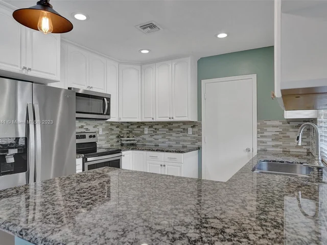 2211 NE 61st Ct, Fort Lauderdale FL 33308