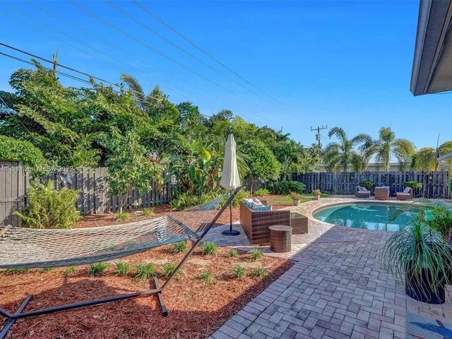 2211 NE 61st Ct, Fort Lauderdale FL 33308