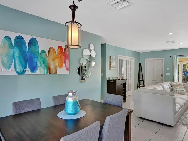 2211 NE 61st Ct, Fort Lauderdale FL 33308