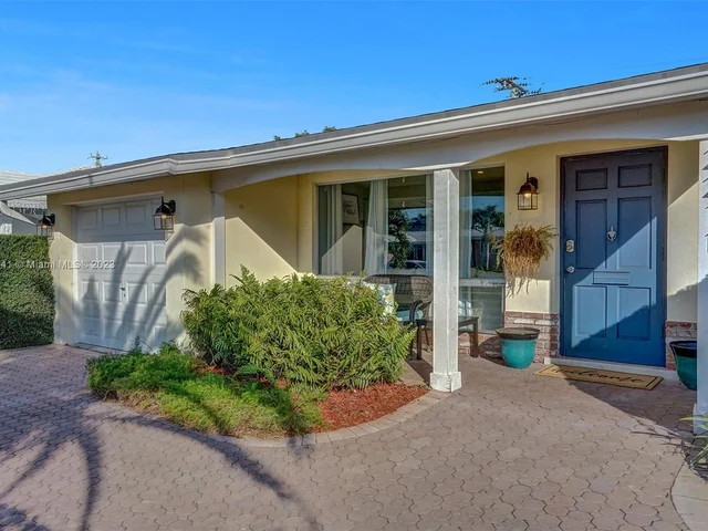 2211 NE 61st Ct, Fort Lauderdale FL 33308