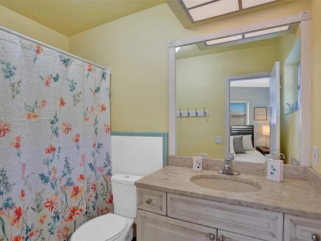 2211 NE 61st Ct, Fort Lauderdale FL 33308