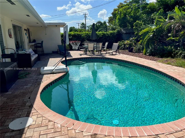 2211 NE 61st Ct, Fort Lauderdale FL 33308