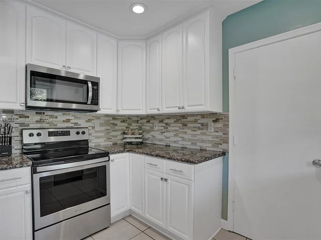 2211 NE 61st Ct, Fort Lauderdale FL 33308