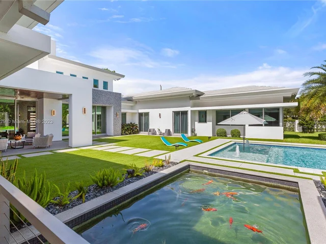 7225 SW 71st Ave, Miami FL 33143